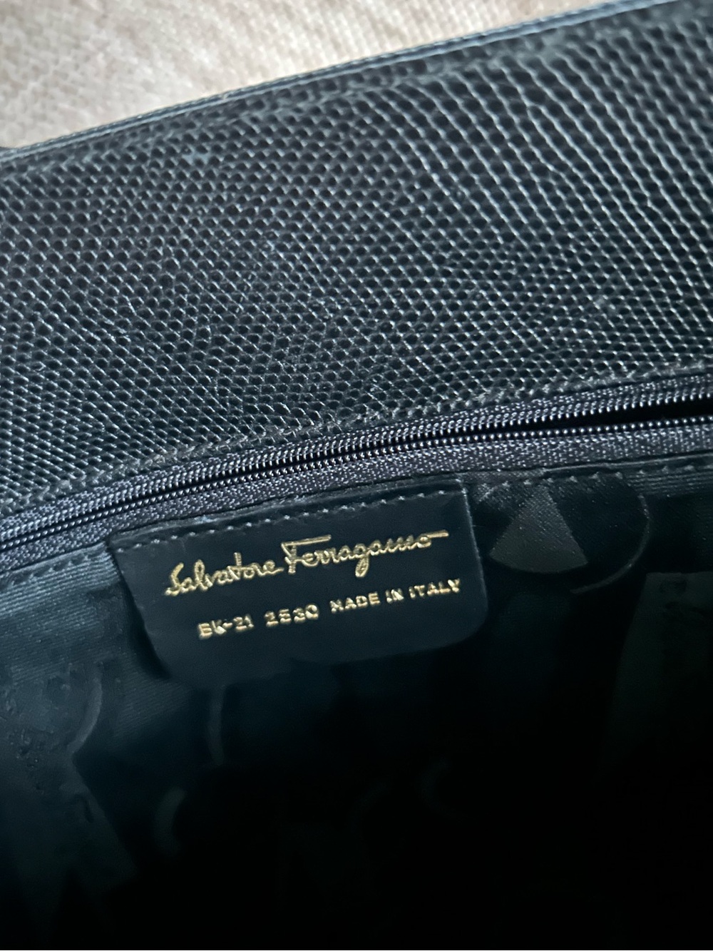Salvatore Ferragamo EUC Authentic Luxury Leather Handbag - Picture 5 of 10